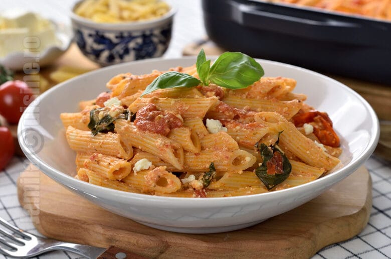 Paste cu branza feta si rosii cherry