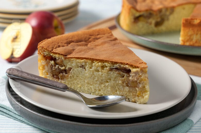 Budinca de orez cu lapte si mere