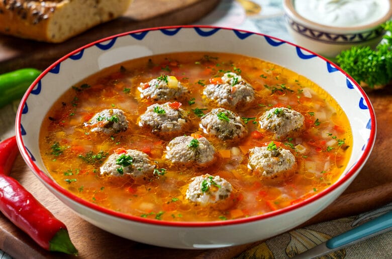 Ciorba de perisoare de pui gustoasa si aromata