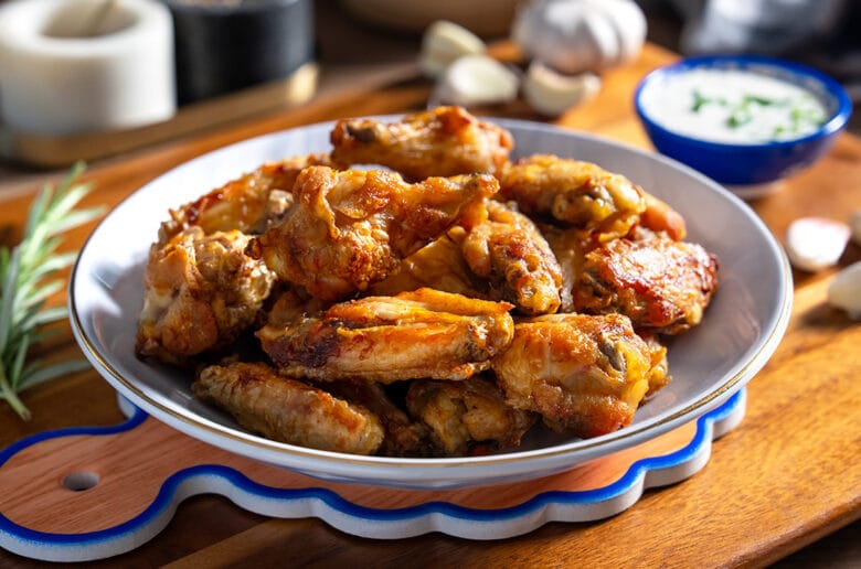 Aripioare de pui crocante cu usturoi