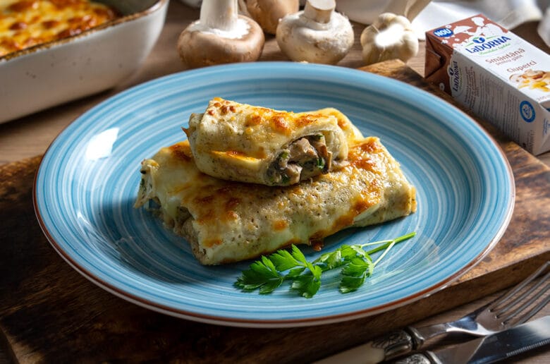 Clatite sarate umplute cu ciuperci, pui si smantana